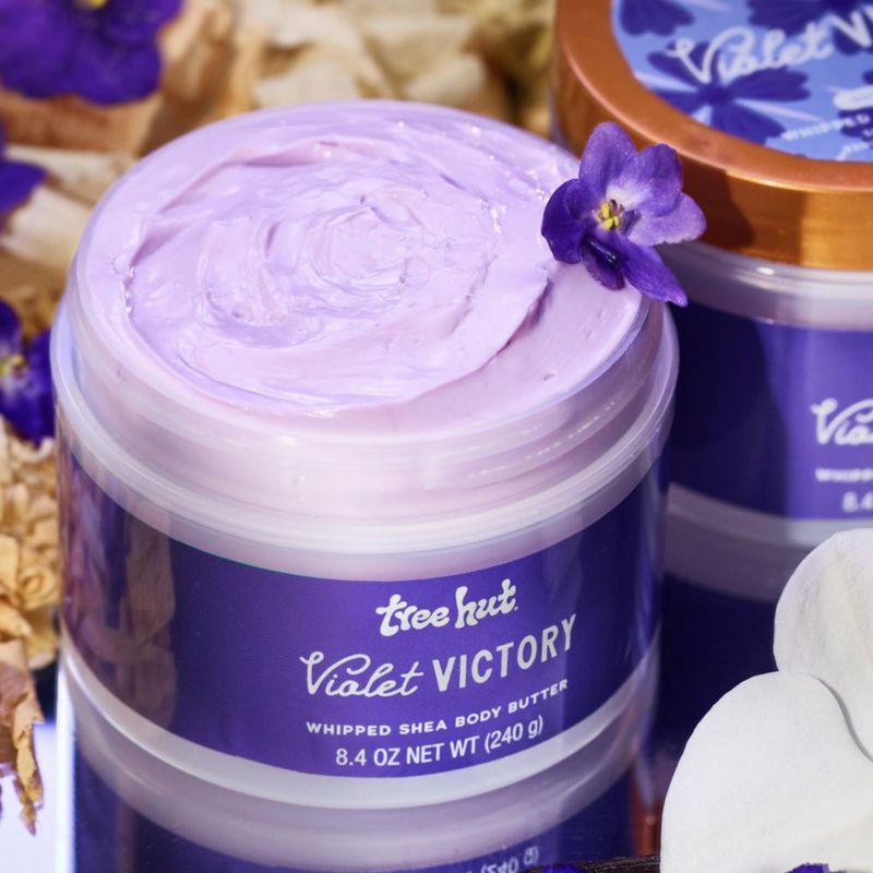 Manteca corporal Tree Hut Violet Victory con manteca de karité 240 g