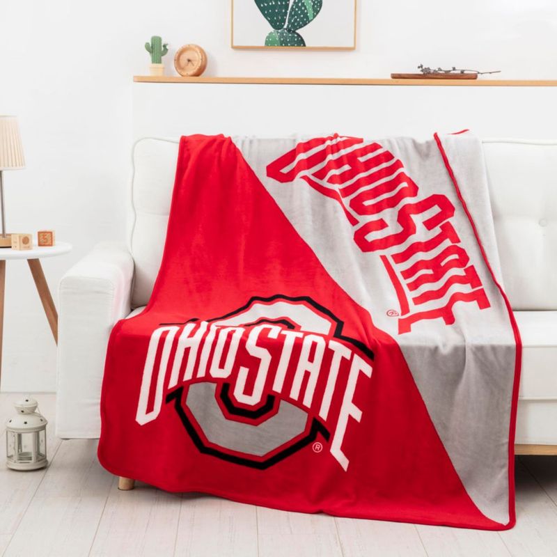 Manta Northwest Ohio State 117x152 cm con diseño de semitonos