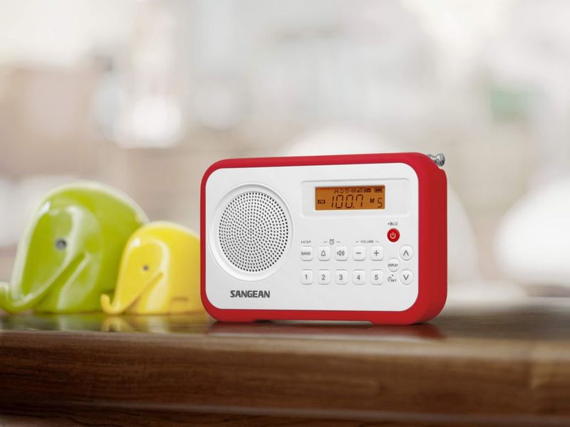 Radio digital portátil Sangean PR-D18RD AM/FM blanco/rojo