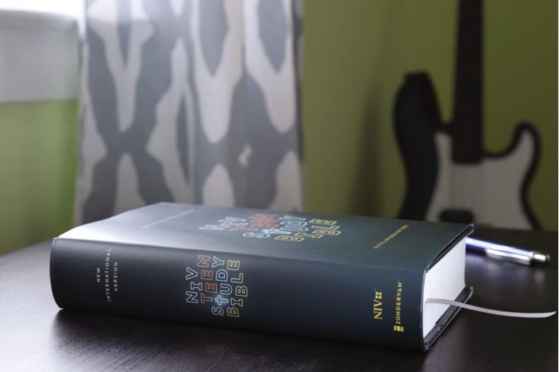 Biblia de Estudio NVI para Adolescentes HarperCollins Tapa Dura Azul Marino