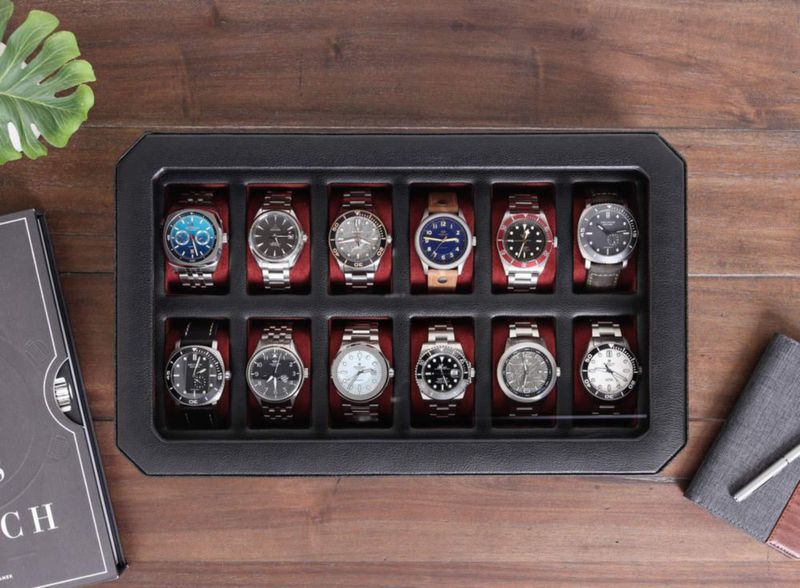 Caja para Relojes ROTHWELL de 12 Compartimentos en Cuero Negro/Rojo