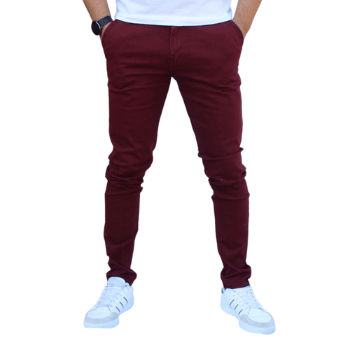 Pantalón skinny de gabardina stretch color vino